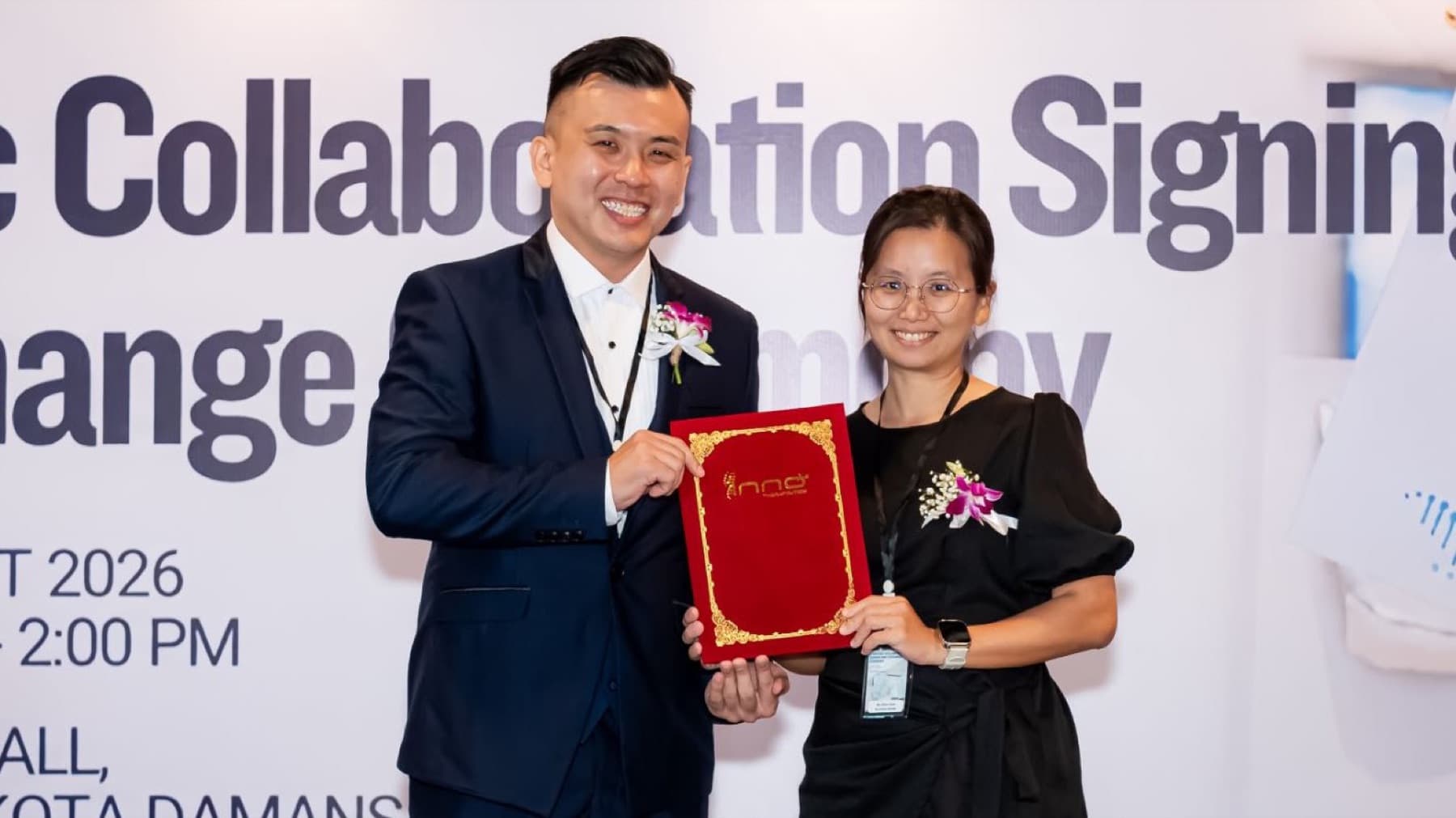 Exchanging an MoU with a university partner
